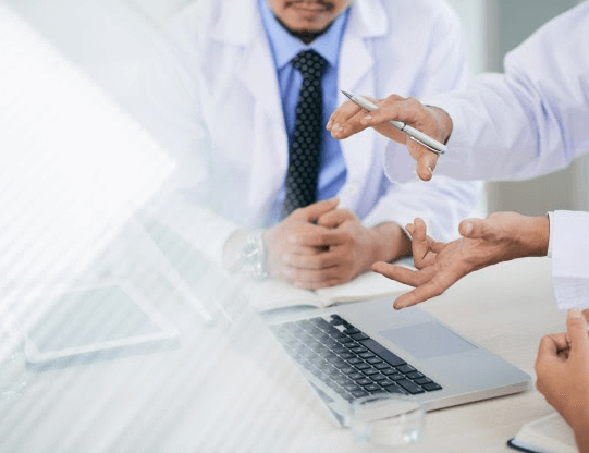 ética-na-odontologia-laptop-caneta
