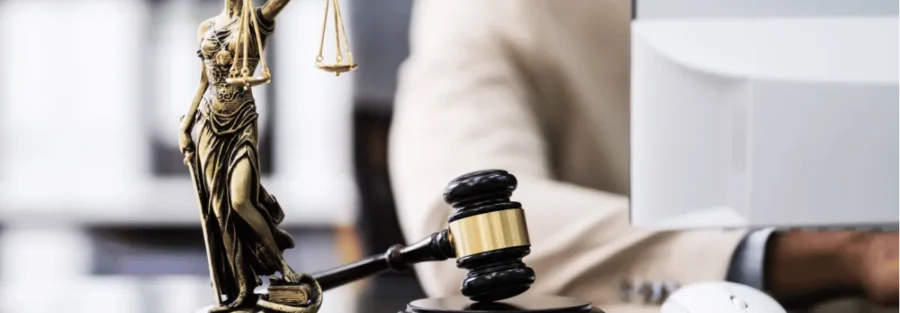 Advogado protocolando defesa em processo ético